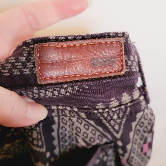 Levi's woemwns aztec geometric print grey denim leggings size 29 - Picture 9 of 14